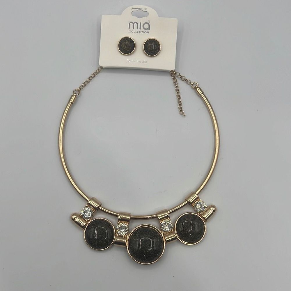 Gold Collar Necklace with matching earrings set